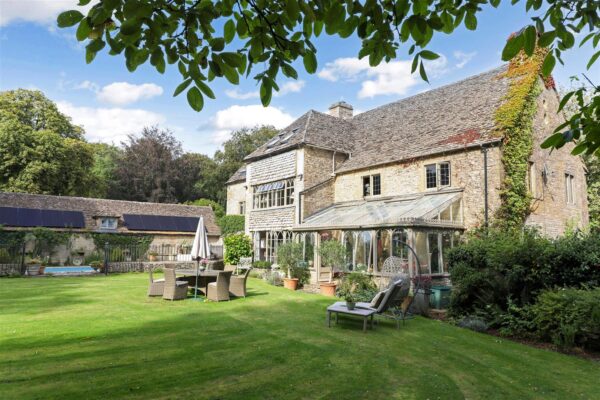 Frampton Mansell, Stroud
